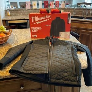 Women’s heated jacket from Milwaukee tool